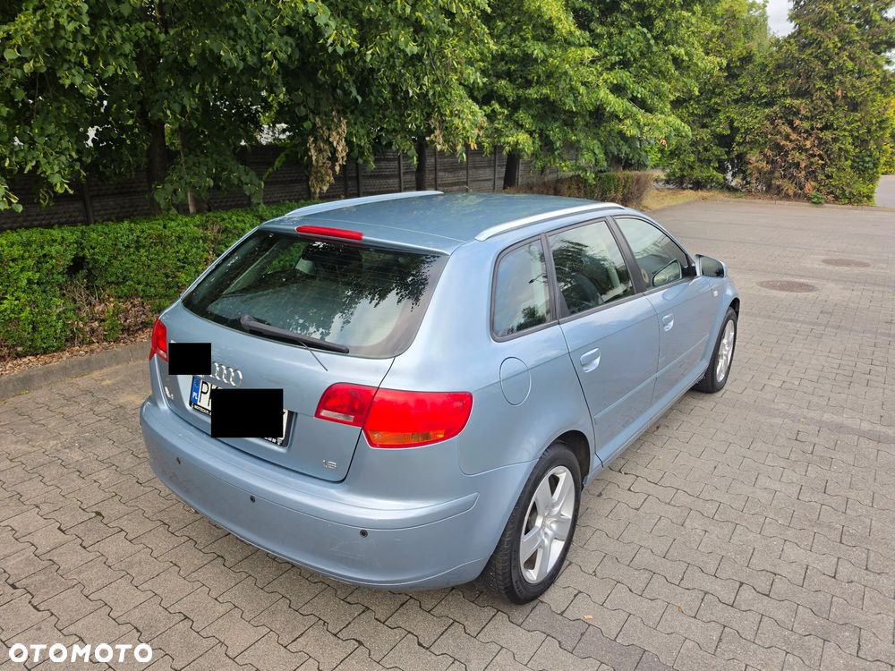 Audi A3 Sportback 1.6 FSI Ambiente - 2