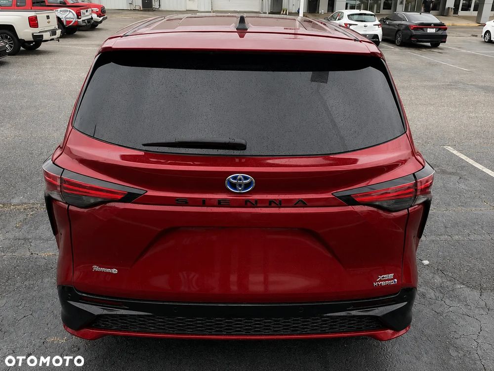 Toyota Sienna - 4