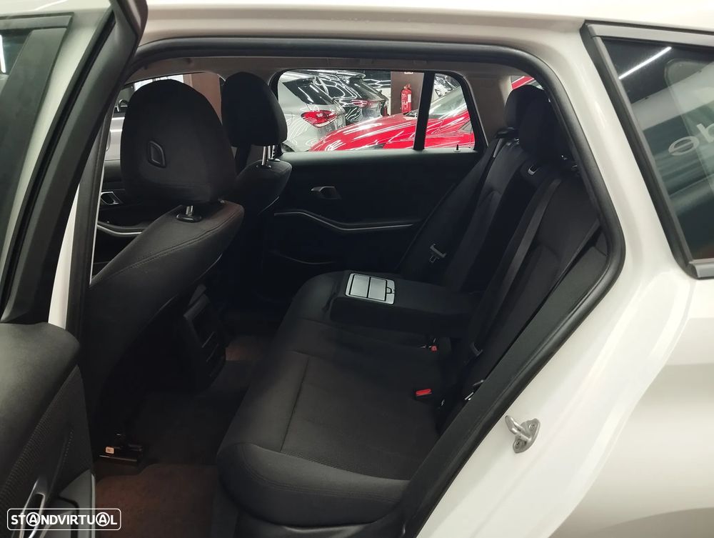 BMW 318 d Corporate Edition - 12