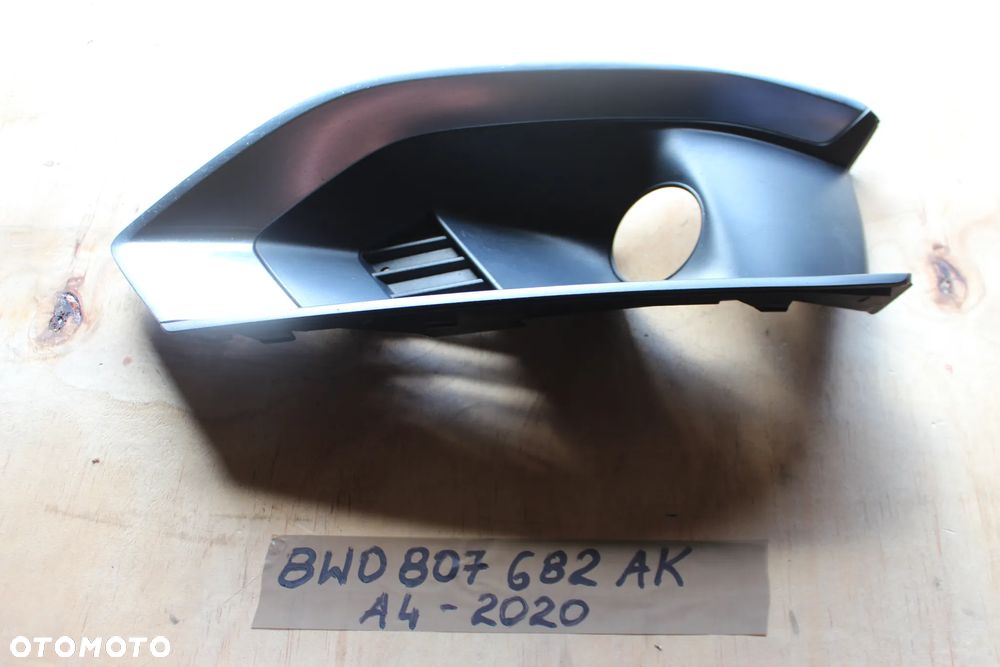 KRATKA ZDERZAKA PRAWA AUDI A4 B9 LIFT 8W0807682AK 2020 - 2