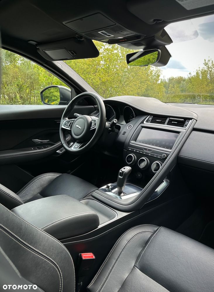 Jaguar E-Pace P300 AWD R-Dynamic S - 9