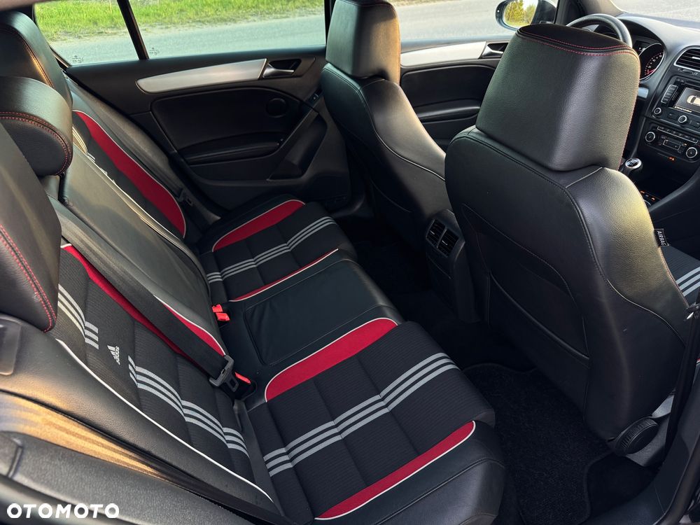 Volkswagen Golf 2.0 GTI adidas - 16