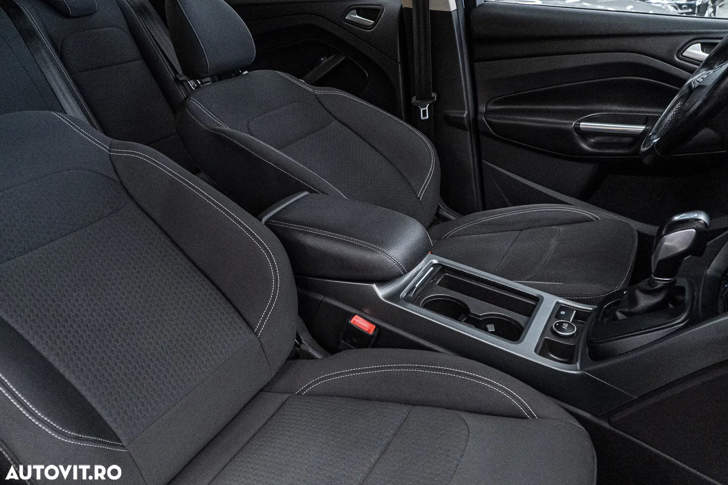 Ford Kuga 2.0 TDCi 4WD Powershift Titanium - 39