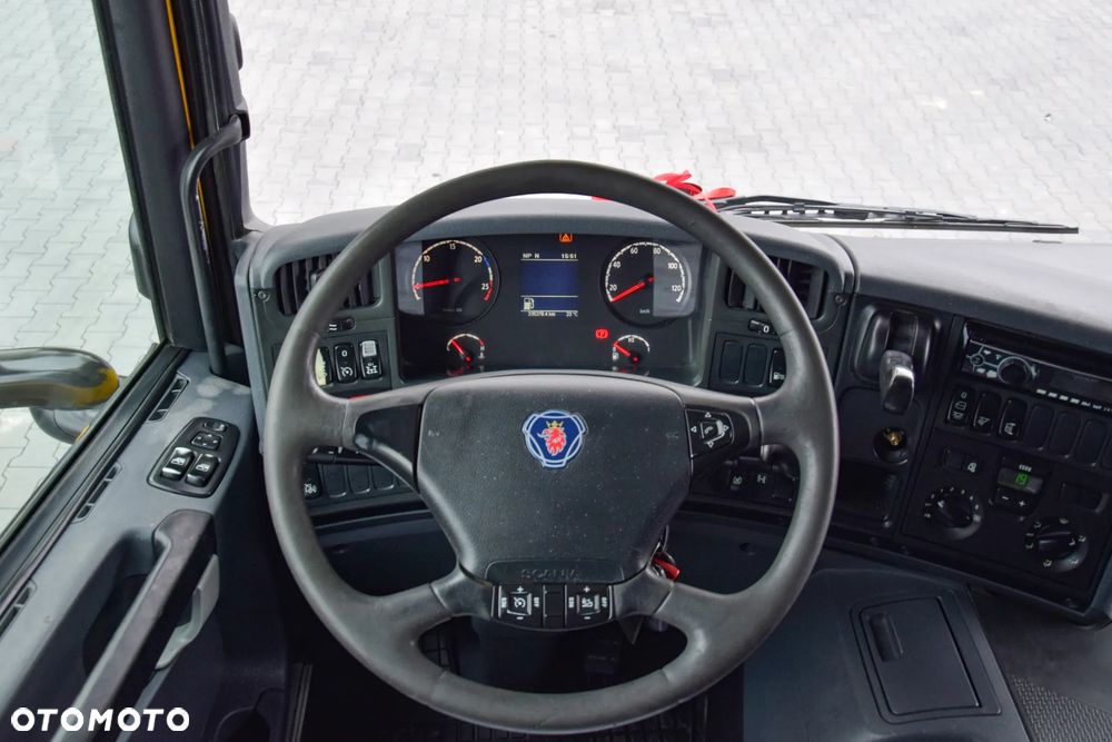Scania P410 / 8x4 / EURO 6 / WYWROTKA / HYDROBURTA / AUTOMAT / KAMERA COFANIA / NAWIGACJA / HAK / NISKI PRZEBIEG / SERWISOWANY / SPROWADZONY - 31