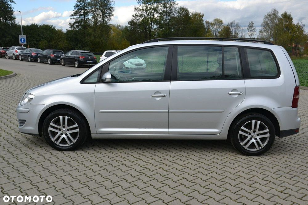 Volkswagen Touran - 4