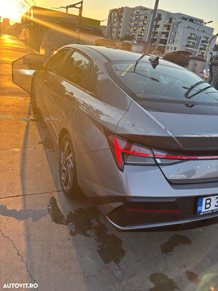 Hyundai Elantra - 5
