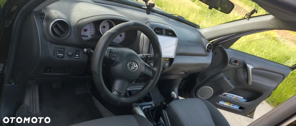 Toyota RAV4 2.0 VVT-i 4x4 - 29