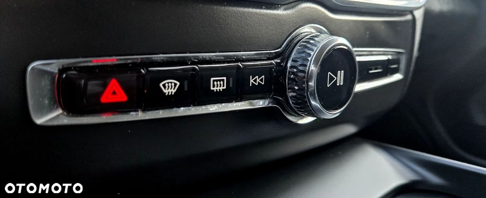 Volvo XC 60 B4 D Geartronic Momentum Pro - 31