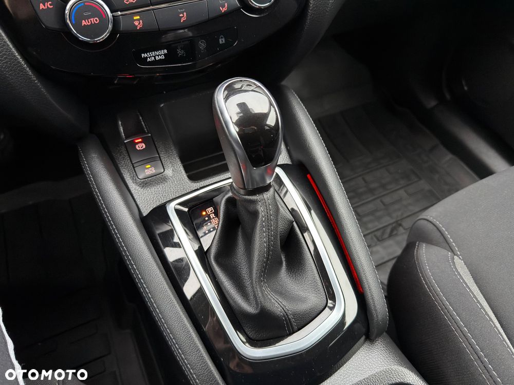 Nissan Qashqai 1.3 DIG-T N-Style DCT - 23