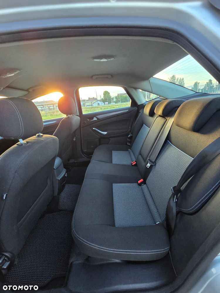 Ford Mondeo 2.0 TDCi Titanium - 11