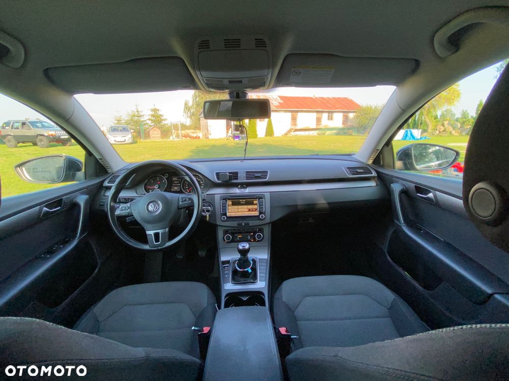 Volkswagen Passat - 4
