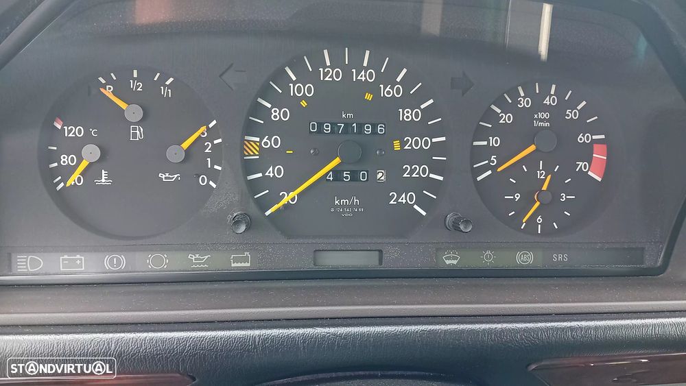 Mercedes-Benz E 200 - 12