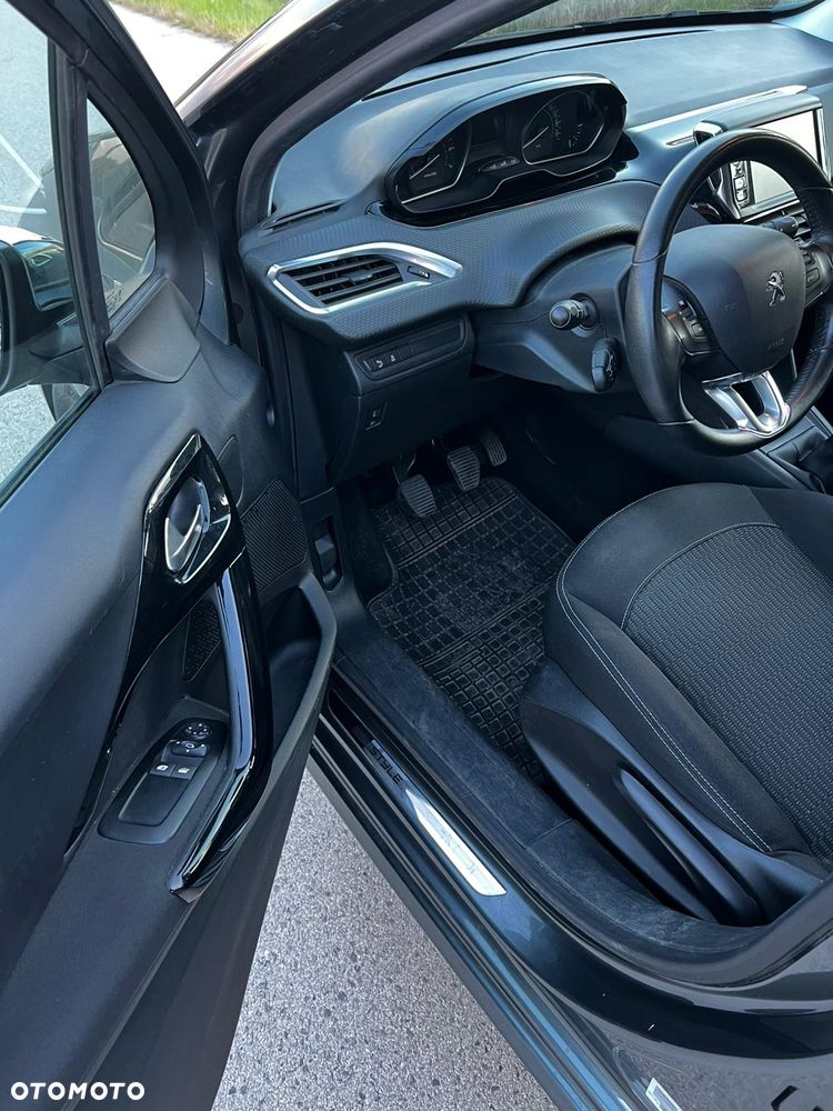 Peugeot 208 PureTech 82 Style - 14