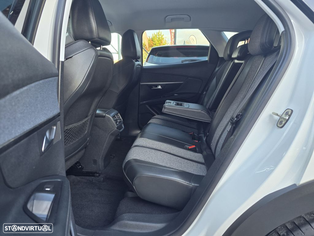 Peugeot 3008 1.2 PureTech Allure - 18