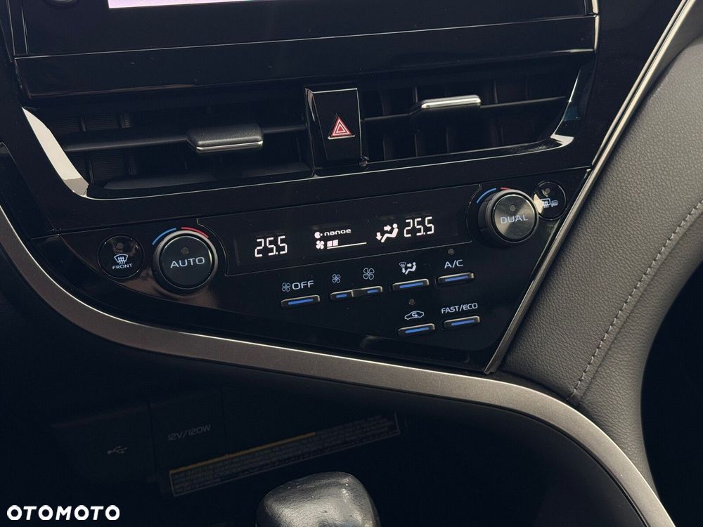 Toyota Camry 2.5 Hybrid Executive CVT - 24
