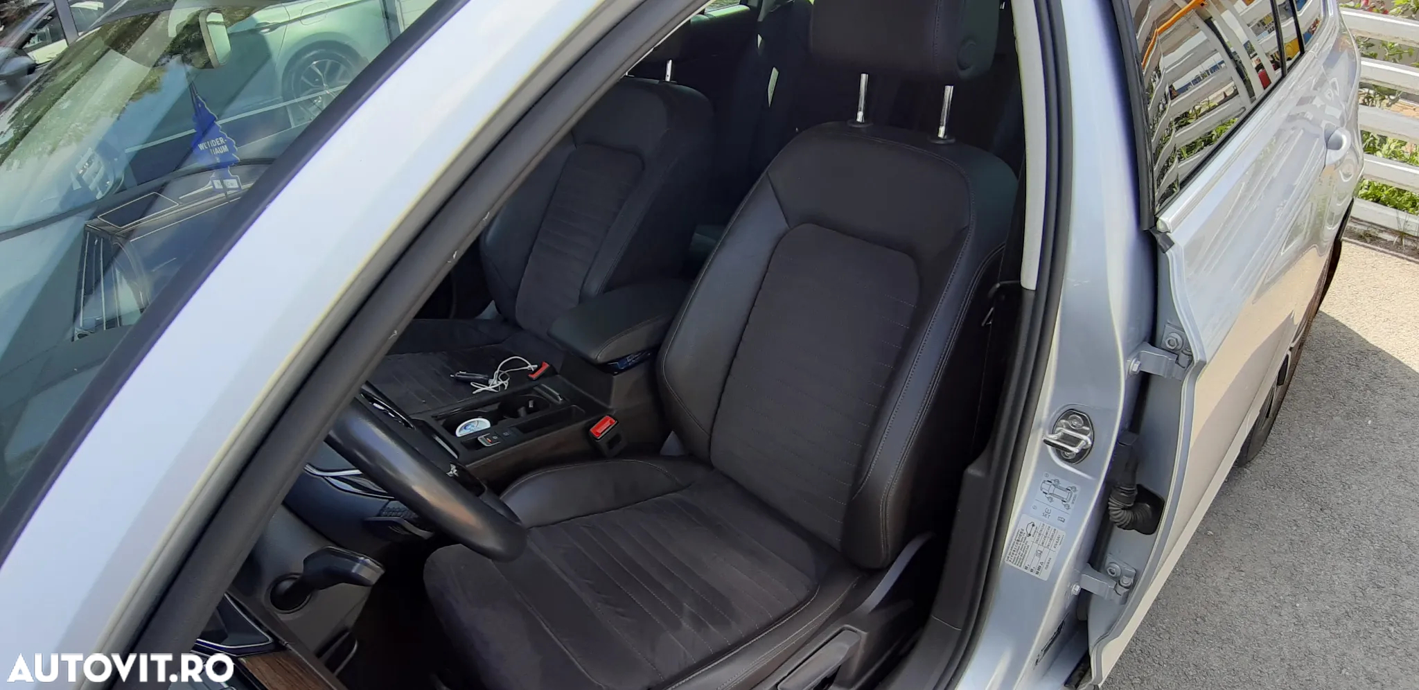 Volkswagen Passat Variant 2.0 TDI DSG 4Motion Highline - 28