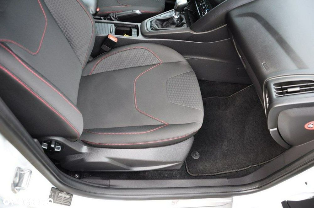 Ford Focus 1.5 EcoBoost STart-Stopp-System ST-LINE - 30