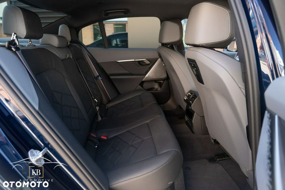 BMW Seria 5 550e xDrive - 27