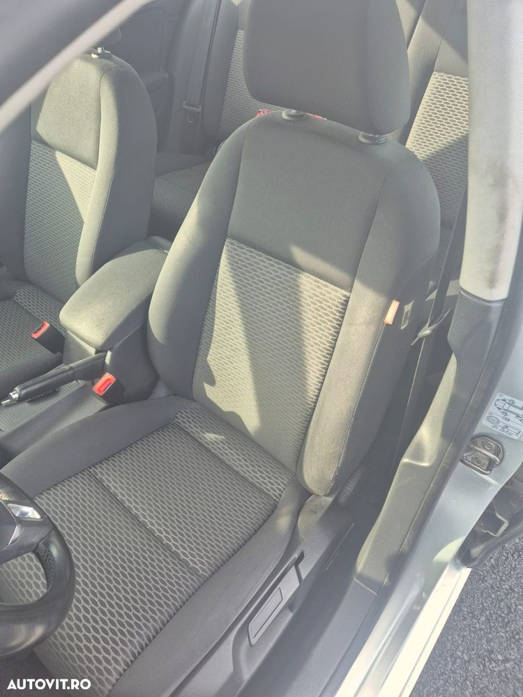 Volkswagen Golf 1.6 TDI DPF BlueMotion - 5