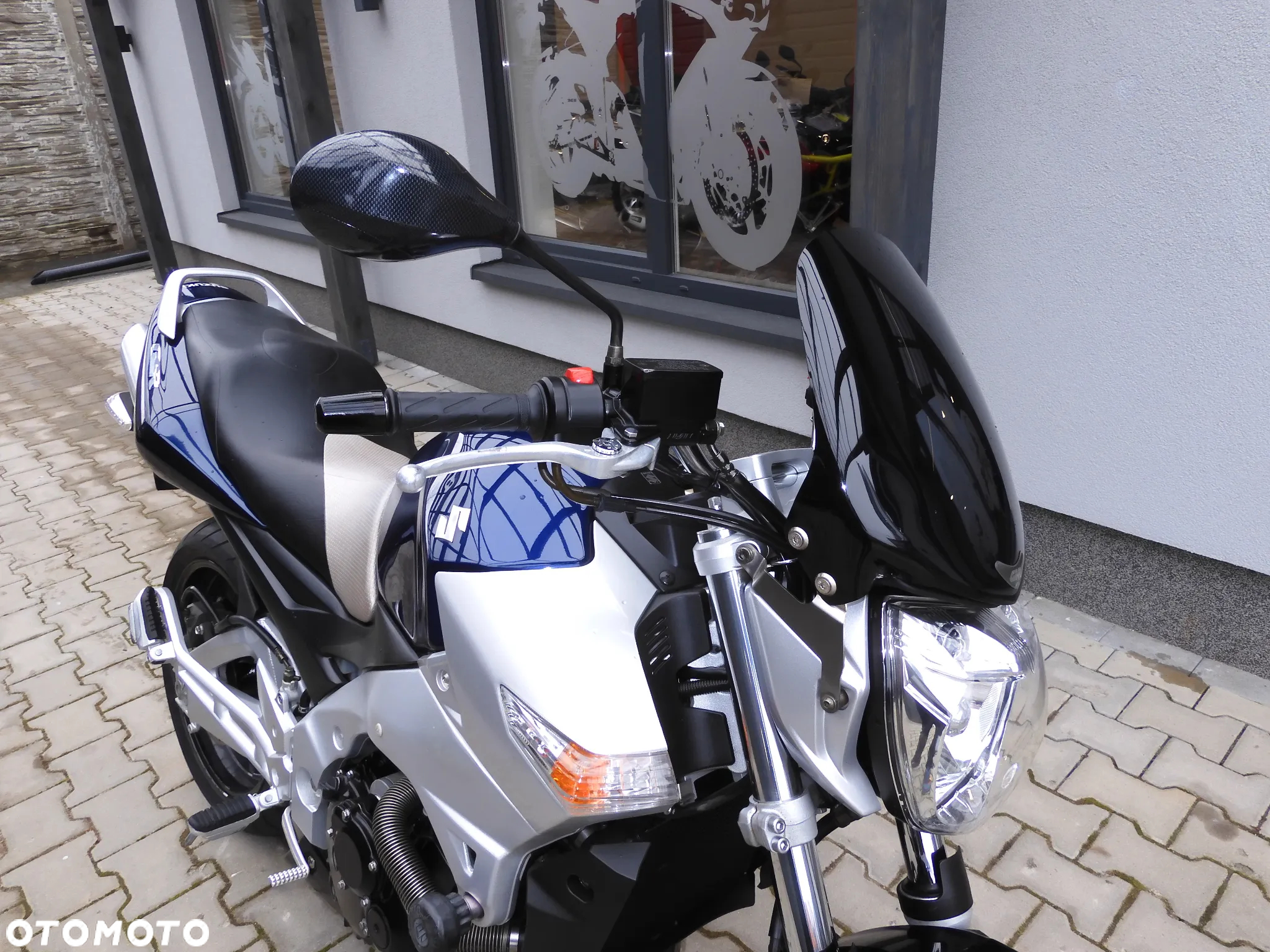 Suzuki GSR - 3
