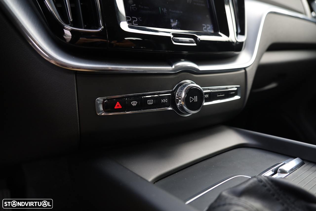 Volvo XC 60 2.0 D4 Momentum Geartronic - 13
