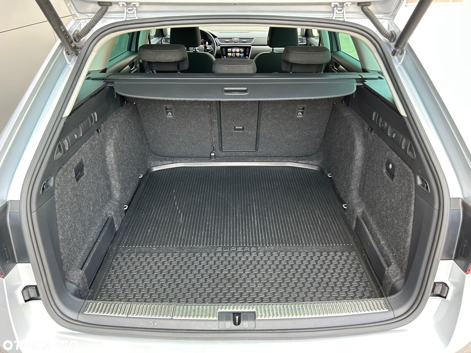 Skoda Superb 2.0 TDI SCR Style DSG - 9