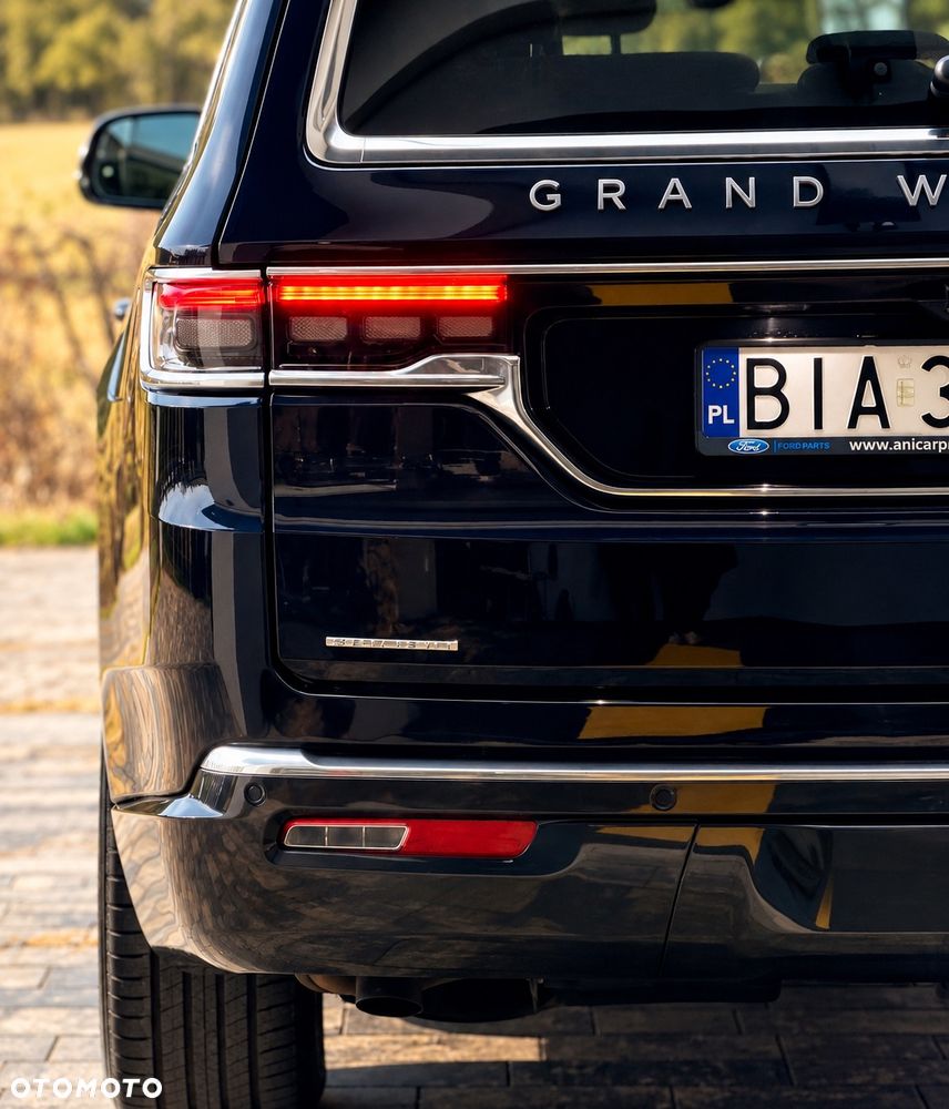 Jeep Grand Wagoneer - 7
