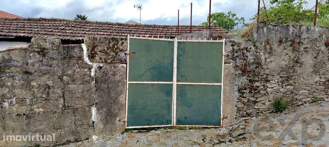 Moradia para Remodelação Total em Santa Maria de Émeres, Valpaços - Grande imagem: 5/13