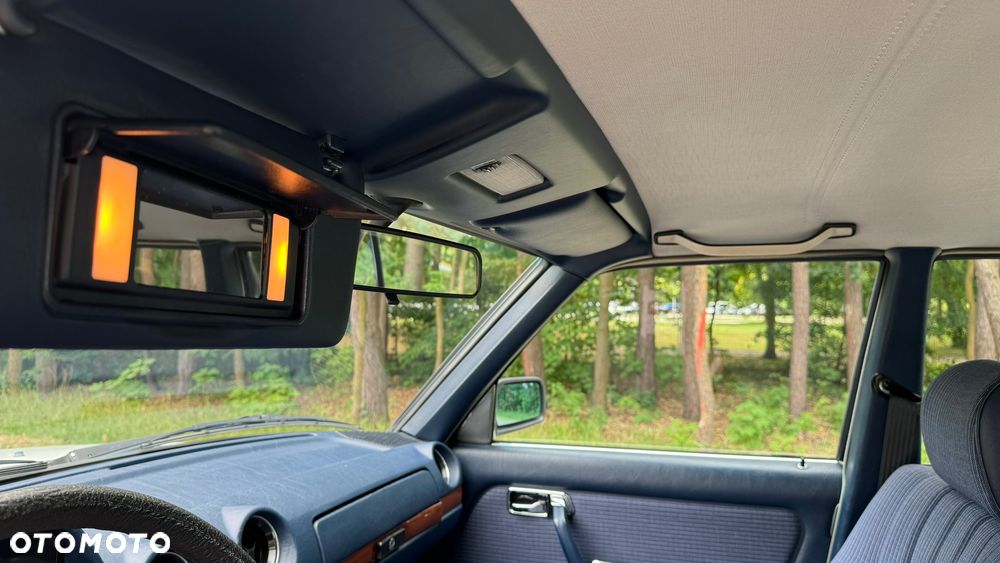 Mercedes-Benz W123 - 20