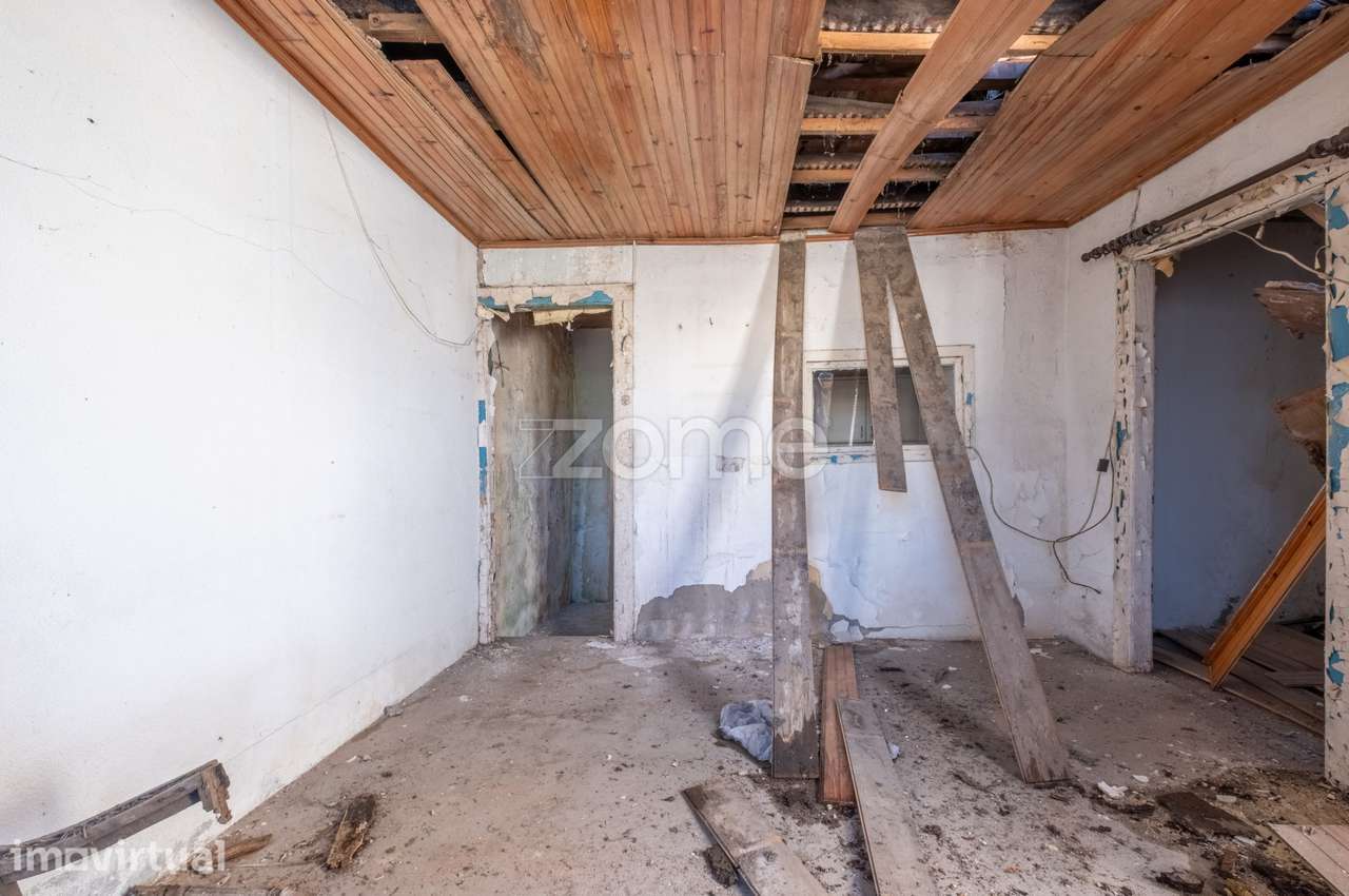Moradia para reconstrução, junto ao Cais de Gaia. - Grande imagem: 5/23