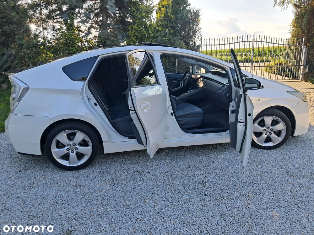 Toyota Prius 1.8 HSD Premium - 17