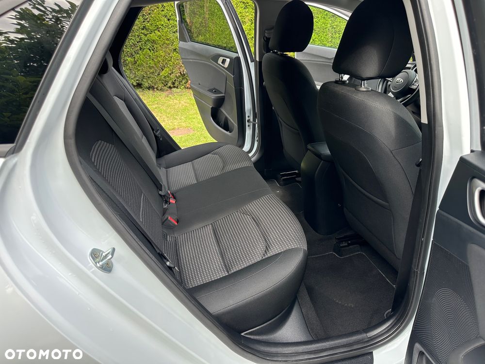 Kia Ceed 1.4 L Business Line Plus - 23