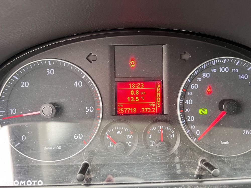 Volkswagen Touran 2.0 TDI DPF DSG Trendline - 14