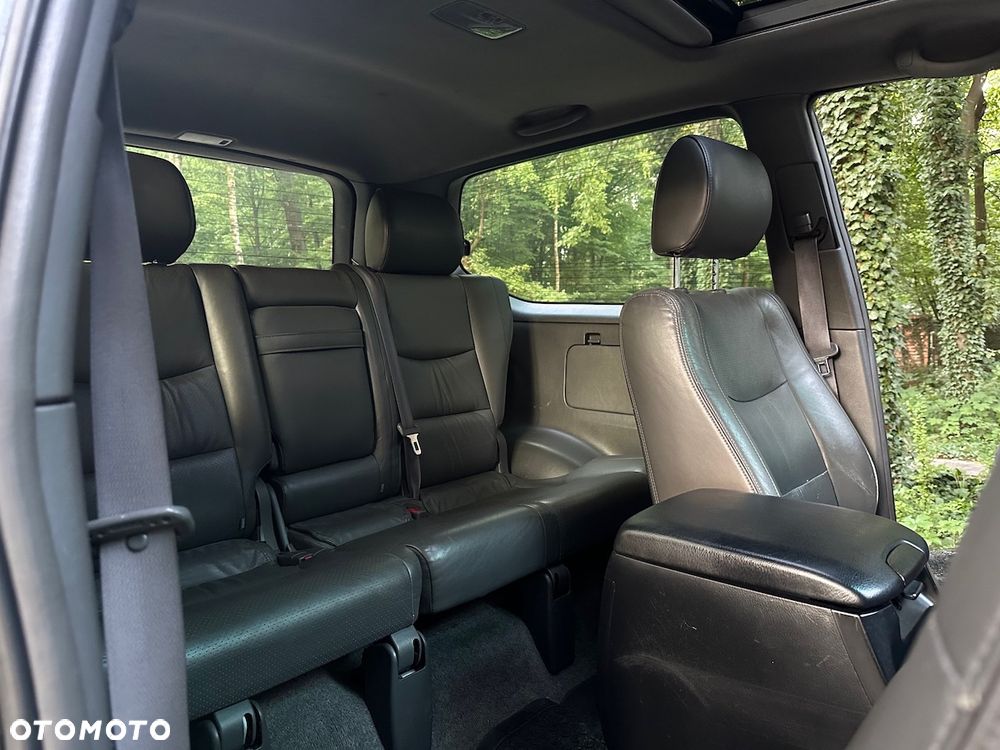 Toyota Land Cruiser - 4