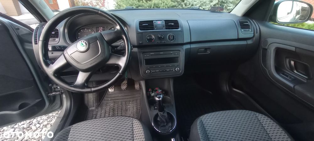 Skoda Roomster 2011 photo 3