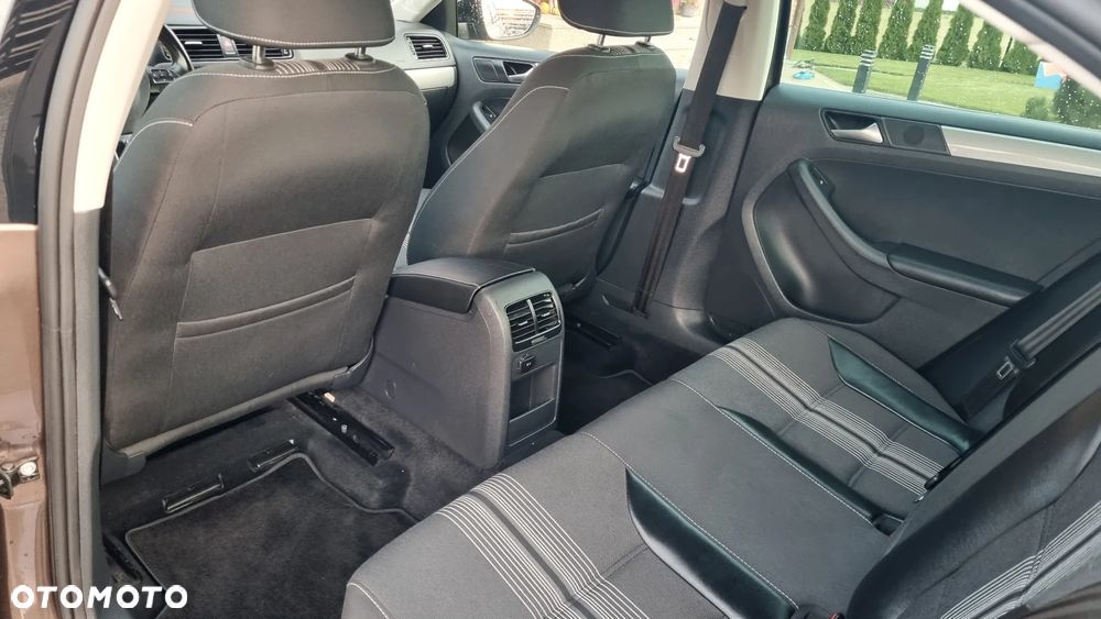 Volkswagen Jetta 1.2 TSI BlueMotion Technology Comfortline - 30
