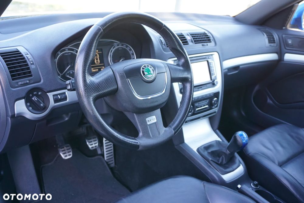 Skoda Octavia 2.0 TSI RS - 10