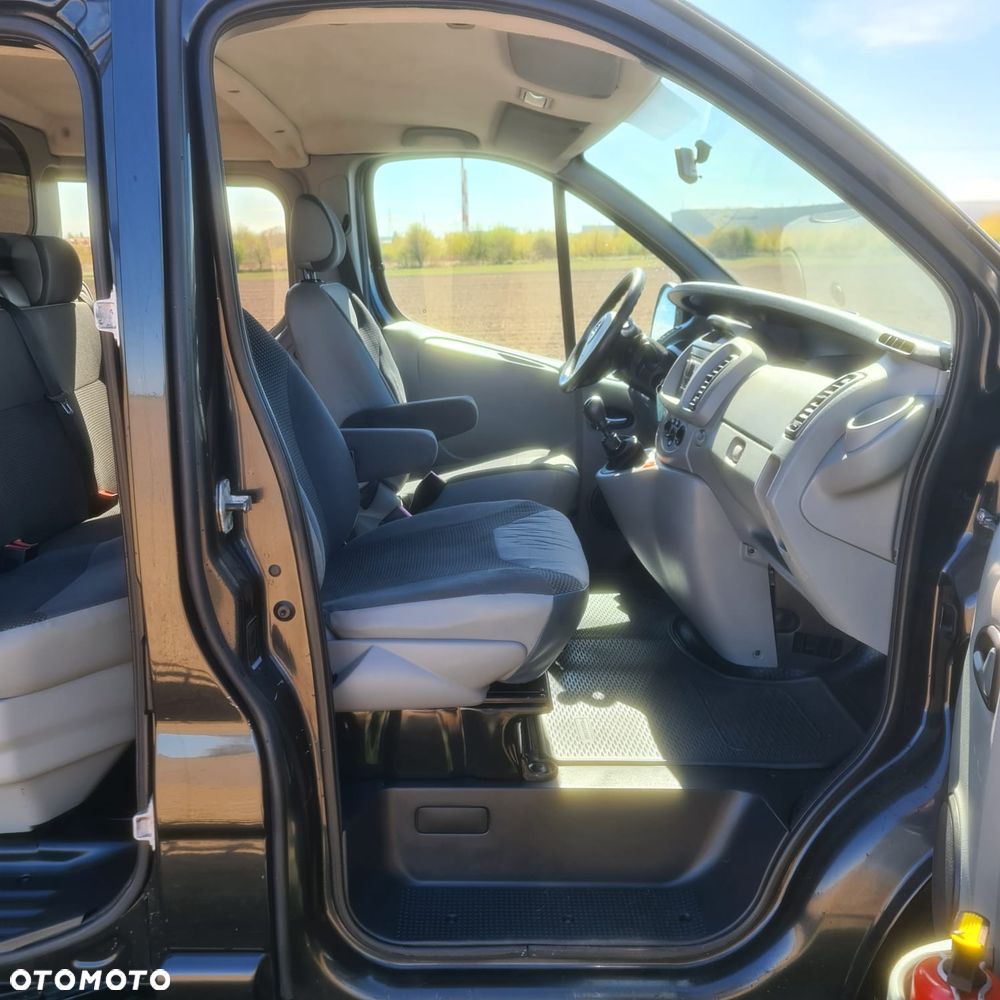 Opel VIVARO 6-OSOBOWY - 11