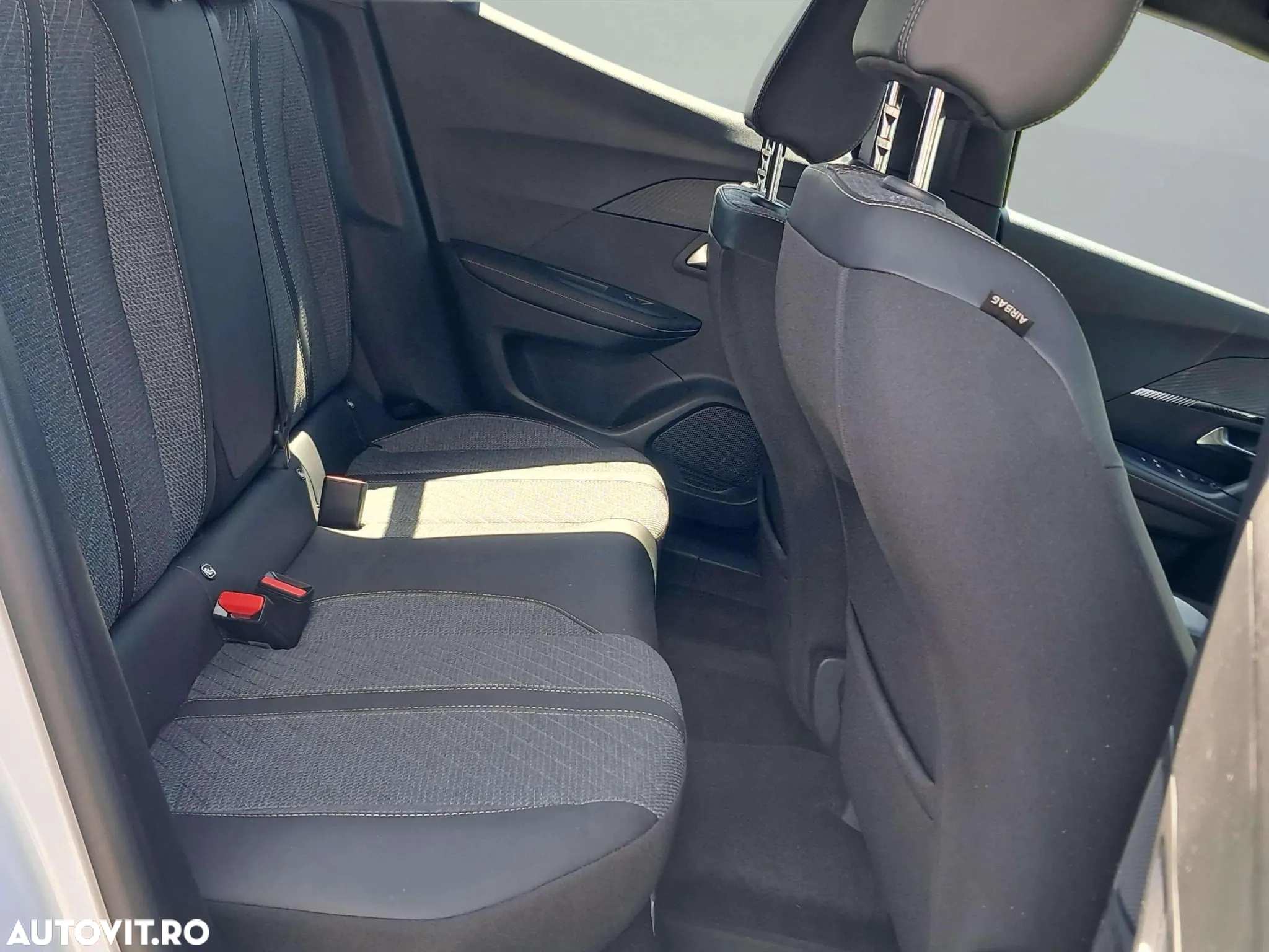 Peugeot 2008 1.2 L PureTech STT EAT8 Allure - 7