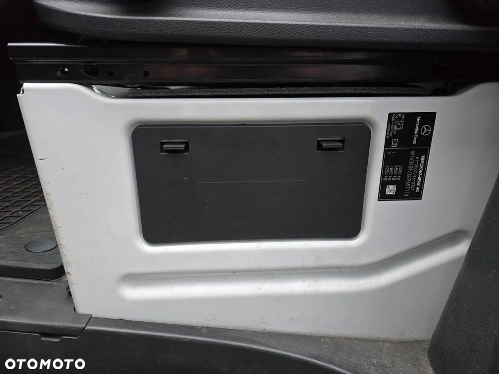 Mercedes-Benz Sprinter - 12