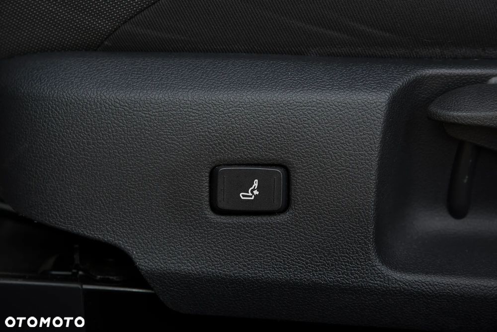 Toyota Corolla 1.8 Business Edition - 27