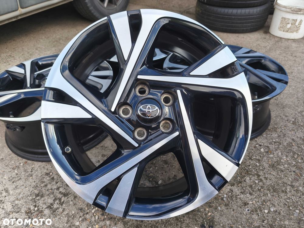 Alufelgi 18 cali 5x114.3 Toyota C-HR Corolla Cross oryginalne czujniki TPMS
