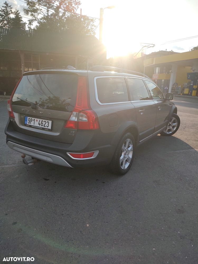 Volvo XC 70 D5 AWD Geartronic Momentum - 4