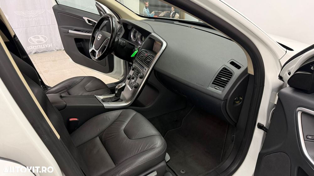 Volvo XC 60 D5 AWD Aut. Summum - 8