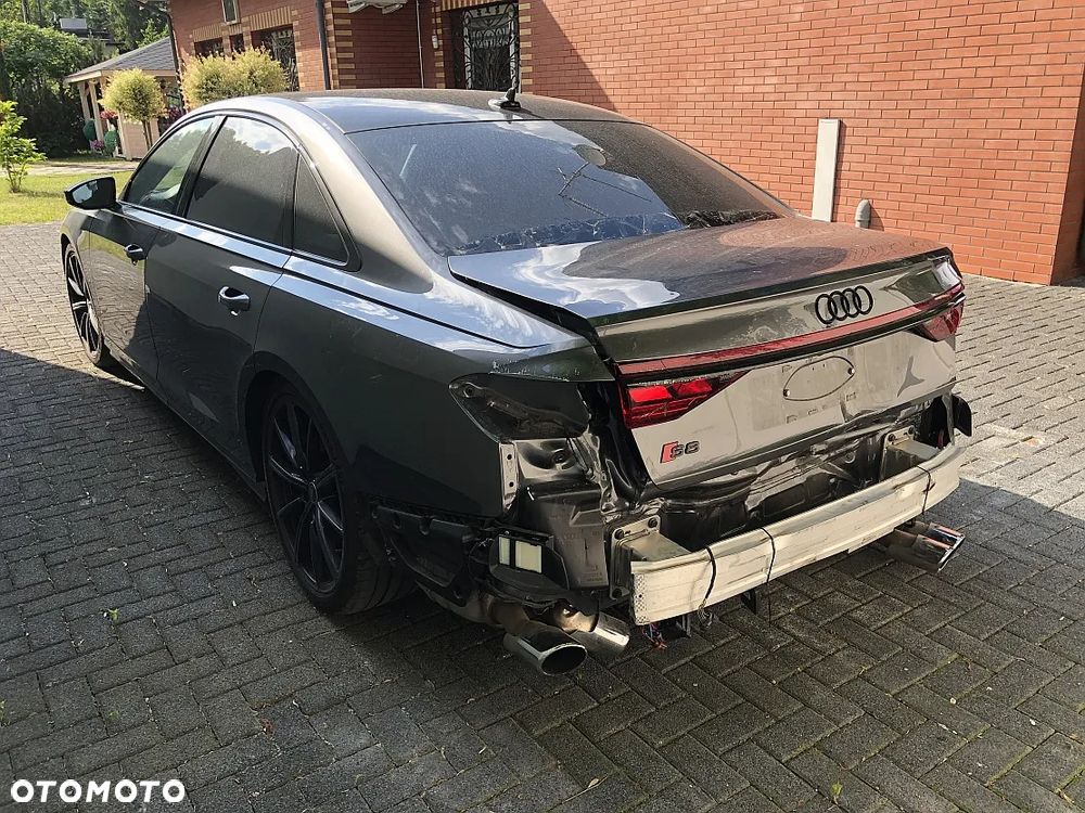 Audi S8 - 3