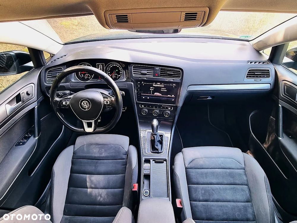 Volkswagen Golf - 23