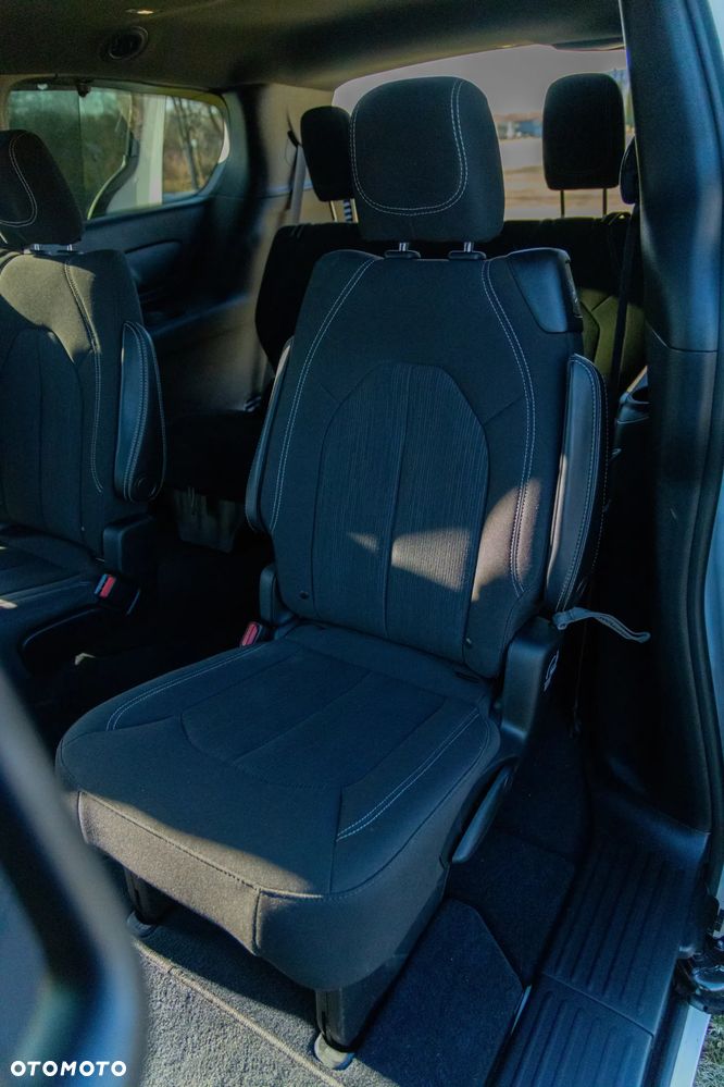 Chrysler Pacifica - 25