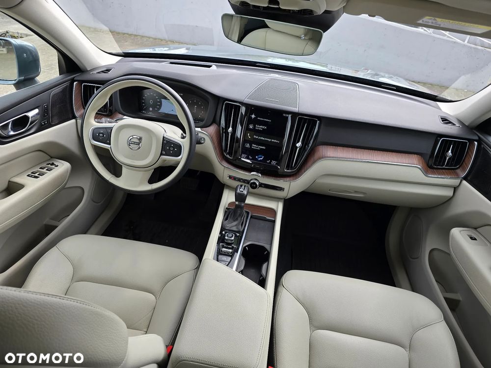 Volvo XC 60 T5 AWD Geartronic Momentum - 22