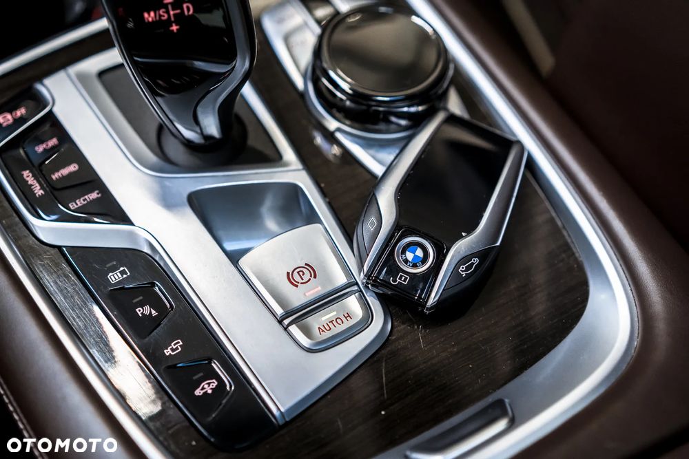 BMW Seria 7 740Li xDrive - 38