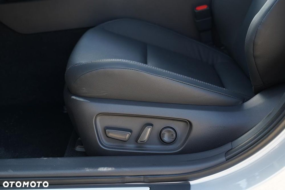 Toyota Camry 2.5 Hybrid Dynamic Force Comfort e-CVT - 12
